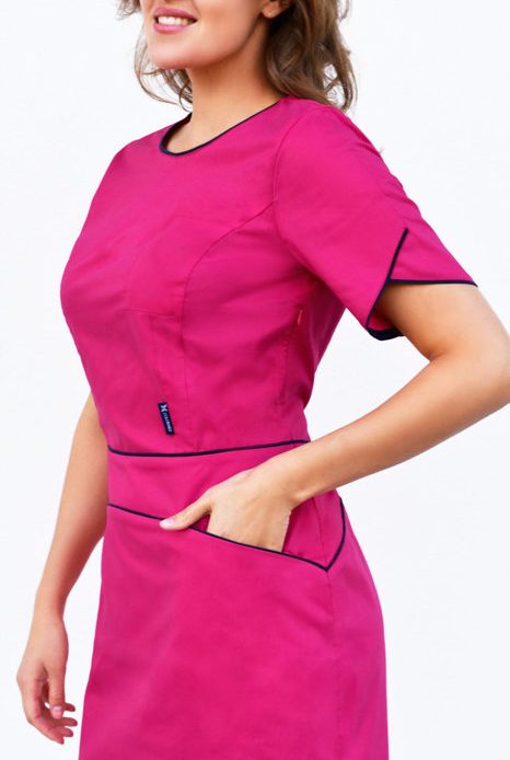 Komfortowa sukienka medyczna dla pielęgniarek i położnych.