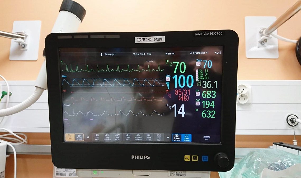 Pielęgniarka zaobserwowała na kardiomonitorze liczne zakłócenia. To był początek tragedii.