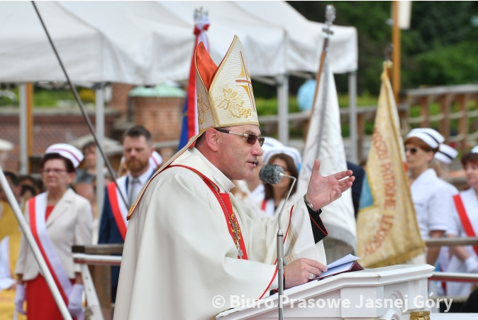 Izba pielęgniarek wydała pieniądze na relikwiarz i pielgrzymki.