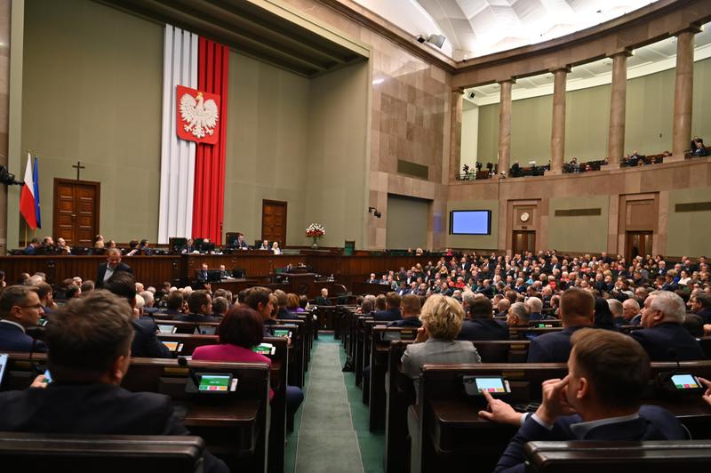 O pielęgniarkach doduszających poduszką pacjentkę mówił poseł w sejmie.